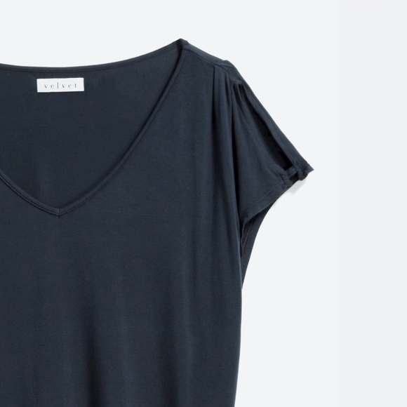 NWT Velvet By Graham And Spencer Andie V Neck Cut Out Tee in Navy XL - Picture 3 of 3